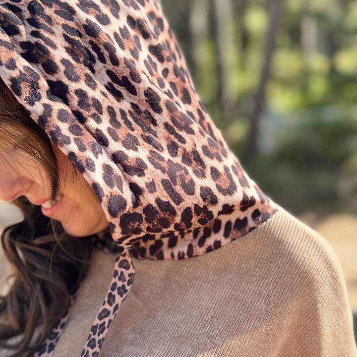 Sweat en velours côtelé – Beige & détails léopard 🐆 Manon