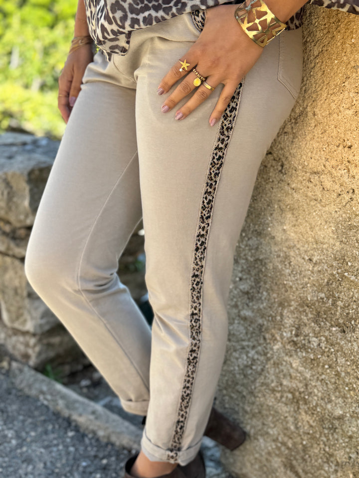 Jogger gris avec bande léopard Dominique