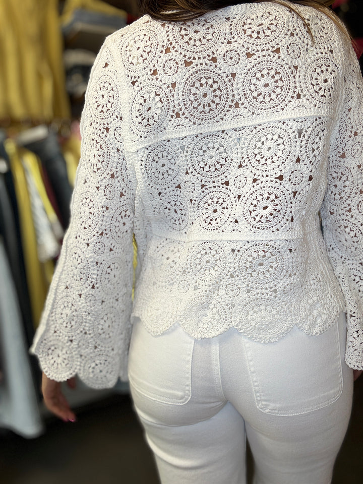 Pull en broderie anglaise