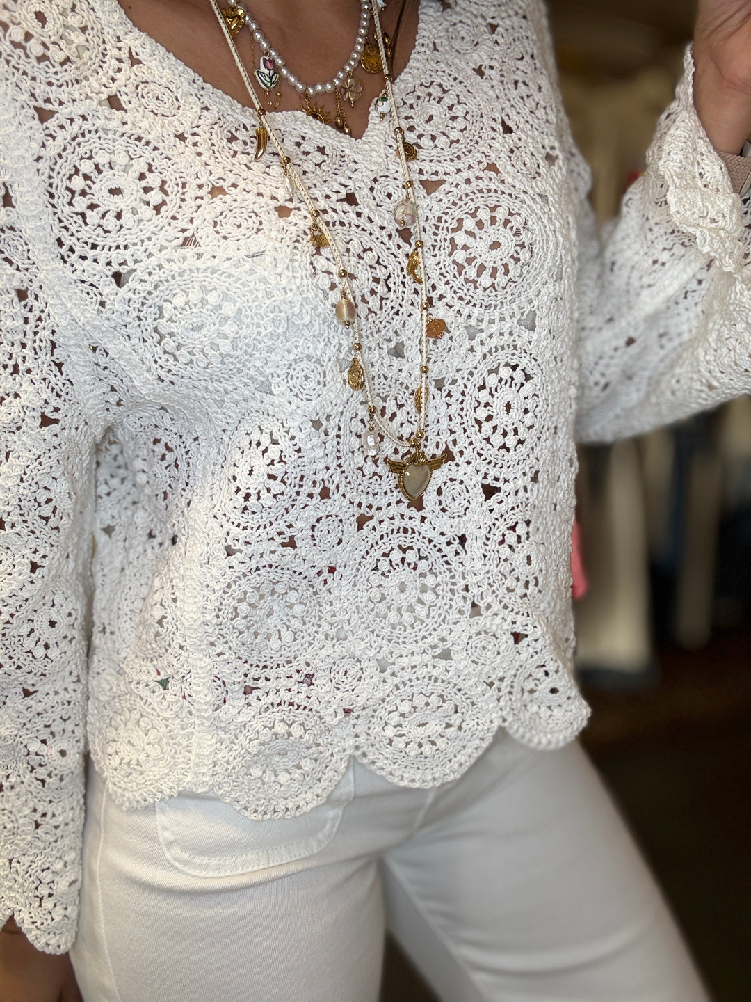 Pull en broderie anglaise