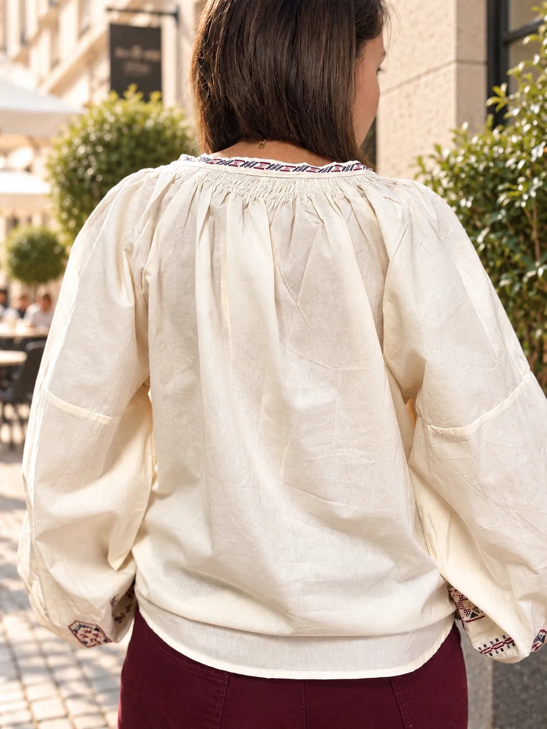 Blouse Brodée Écrue Col et Manches