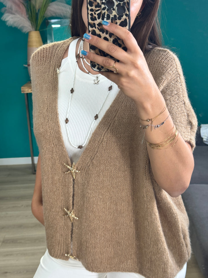 Gilet sans manches beige foncé avec broches étoiles