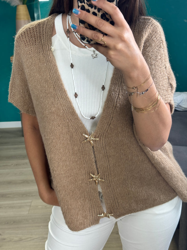 Gilet sans manches beige foncé avec broches étoiles