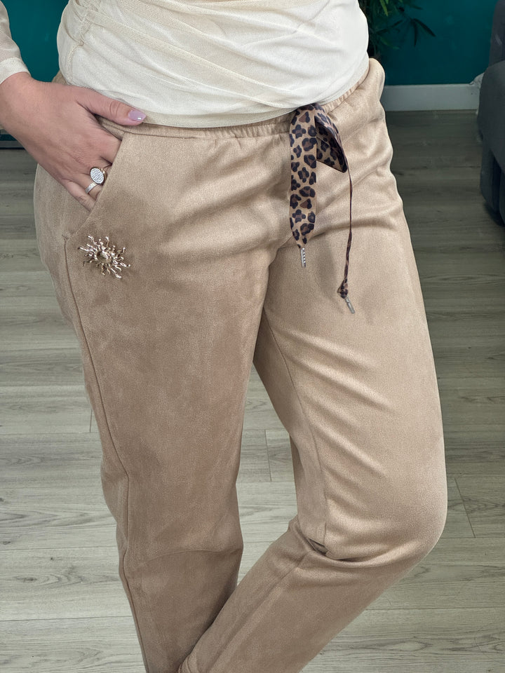Jogg en suédine camel – avec ceinture léopard Malo camel