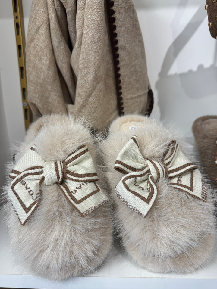 Pantoufles fourrure nœud