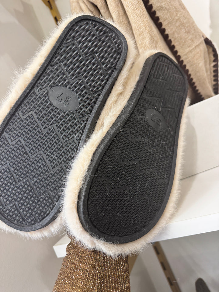 Pantoufles fourrure nœud