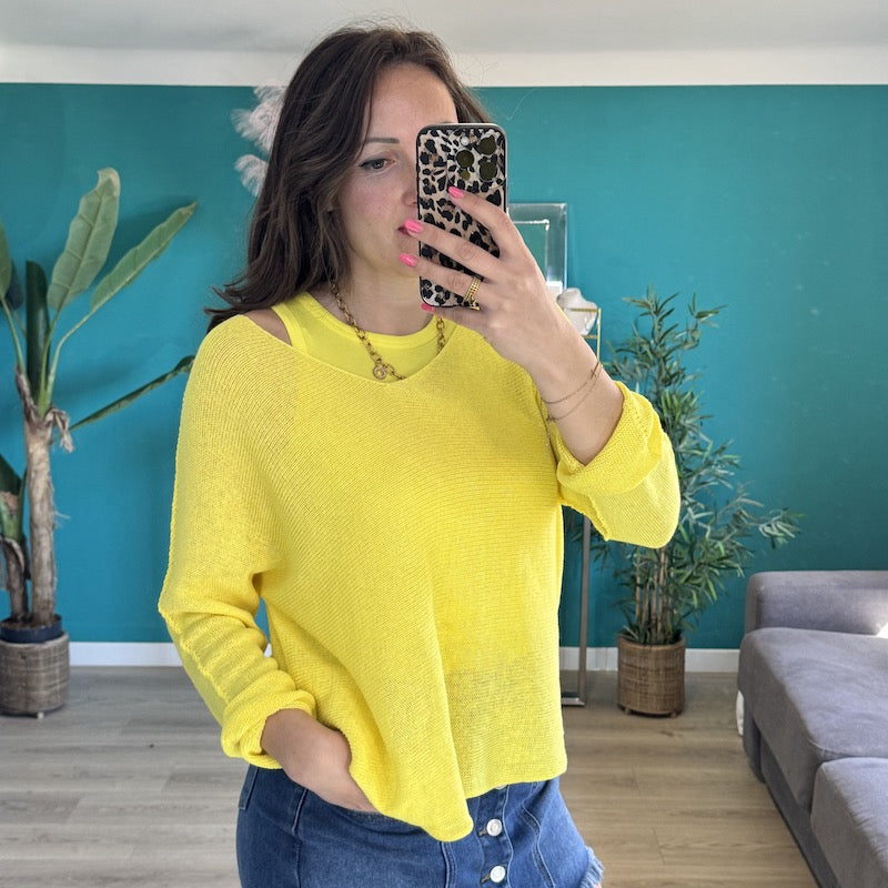 pull jaune