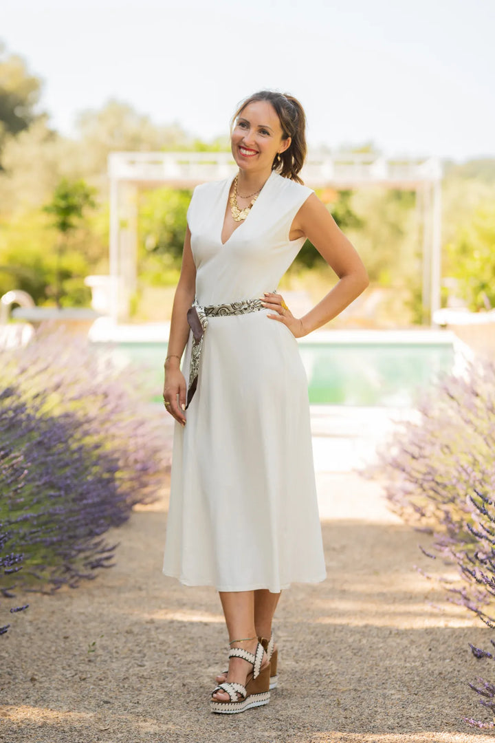 Robe midi blanche avec foulard satin amovible